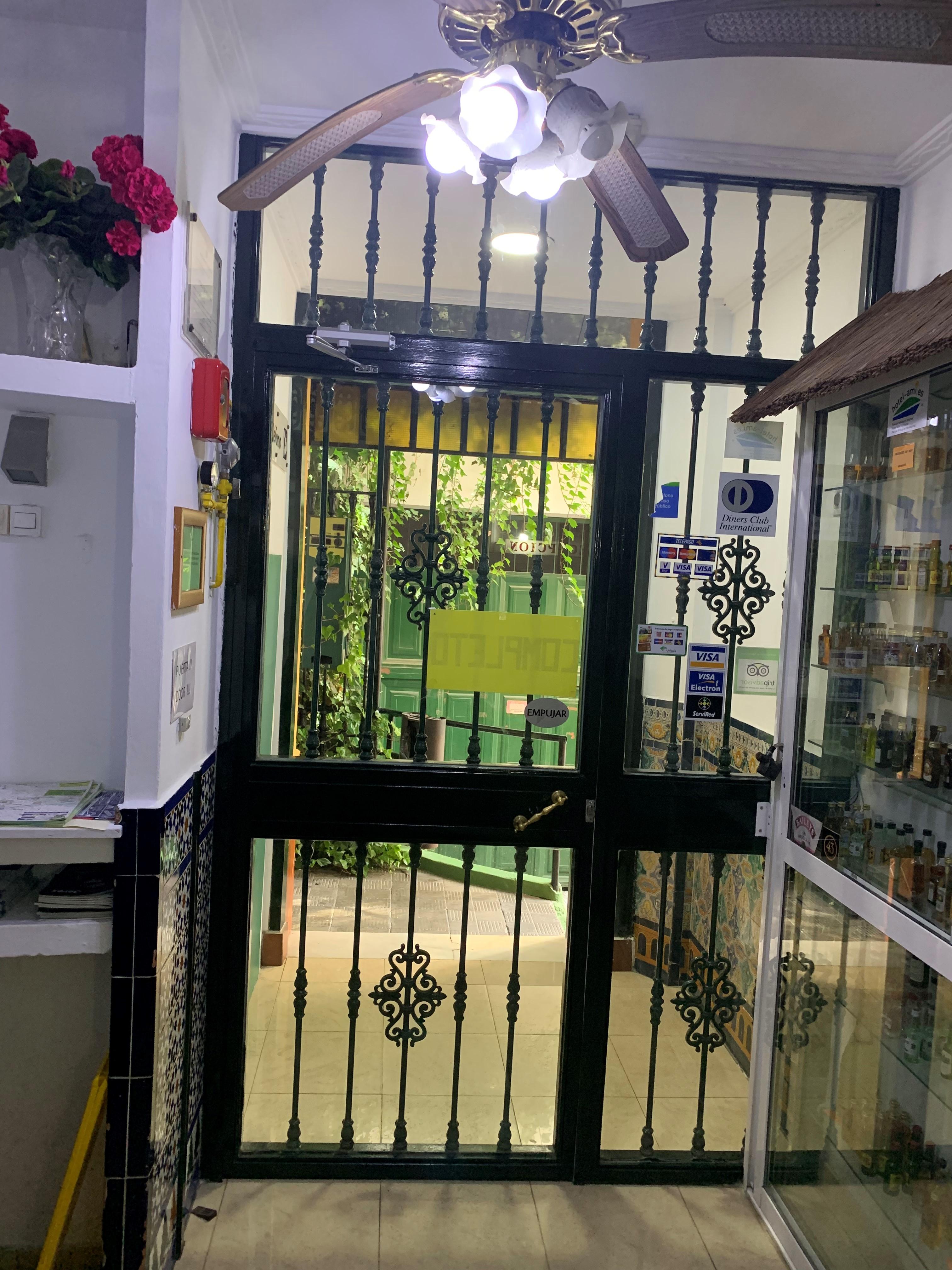 Hostal Alcobia Seville Ngoại thất bức ảnh