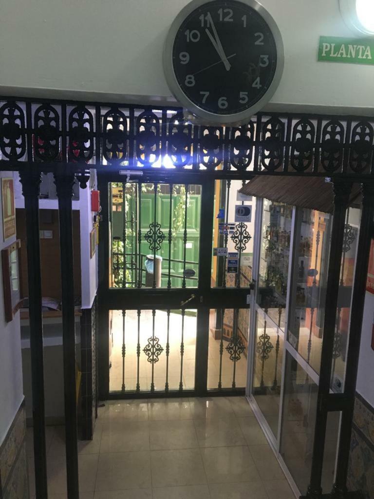 Hostal Alcobia Seville Ngoại thất bức ảnh
